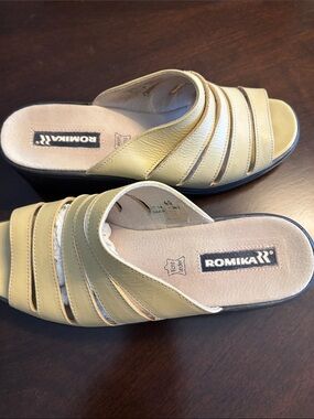 Romika Women's Pale Yellow Slip-On Layered Leather Mules
